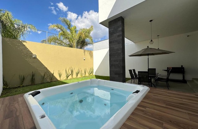 Hermosa casa con jacuzzi en Juriquilla