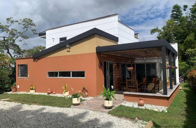 Hermosa casa de campo en ambiente tranquilo.