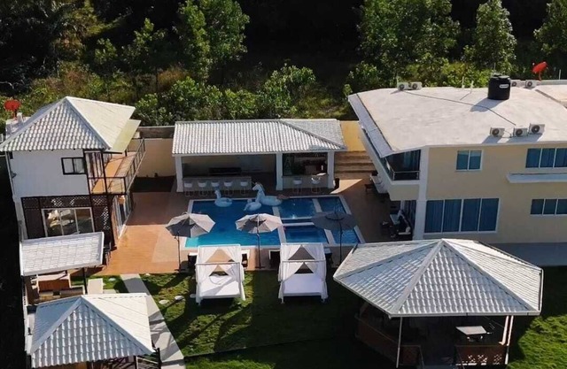 Hermosa Villa Mi Casita con 8 habitaciones 8 baños 12 cama Yamasa Monte Plata.