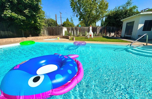 HERO Hideout Near Disney! Ping Pong+Pool & Bouncer