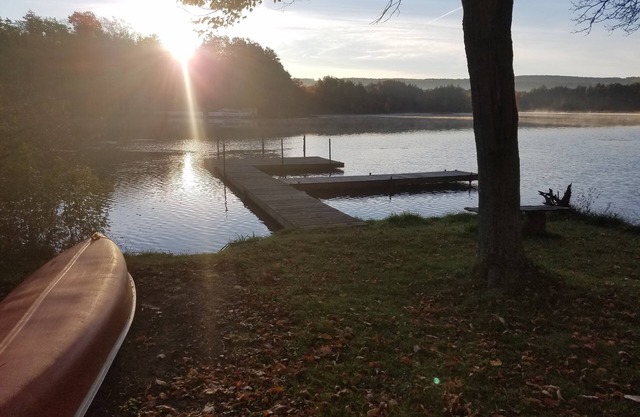 Heron Hideaway: Lamoka Cottage mit privatem 3/4-Morgen-Grundstück, 135 'Wohnung am See