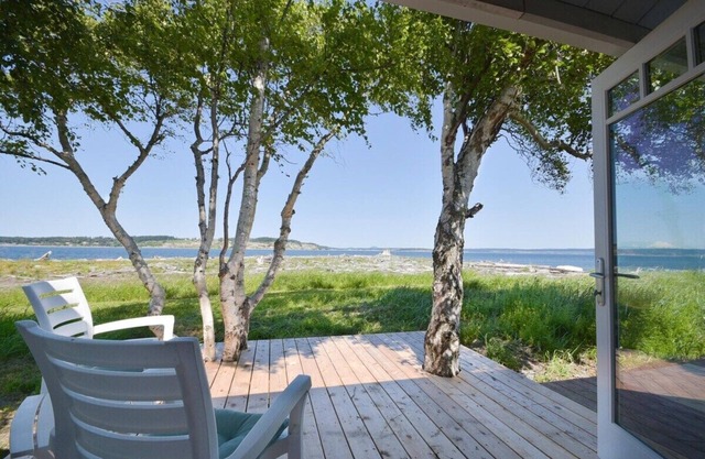 Exquisite No-Bank Waterfront Beach House - Freie 180-Grad-Ansichten