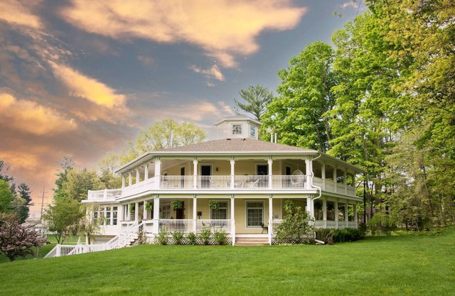 Hexagon House Bed and Breakfast - Cottage Rose Suite