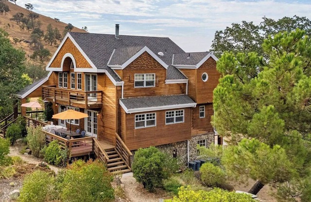 HGTV Cabin|18 Acres *Hot Tub/Game Room* Sleeps 12