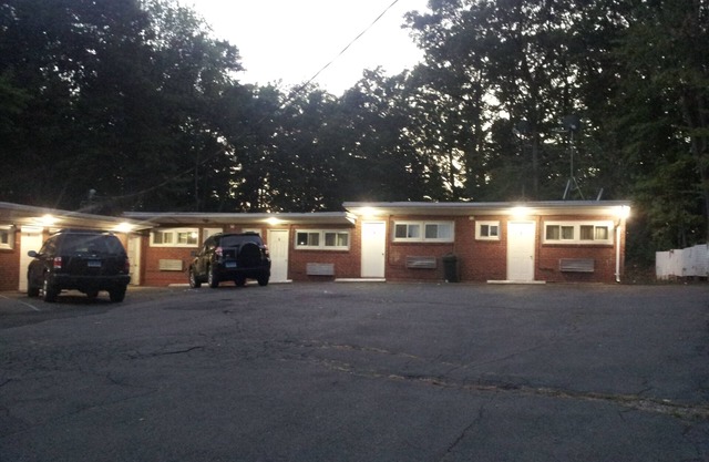 Hi-View Motel