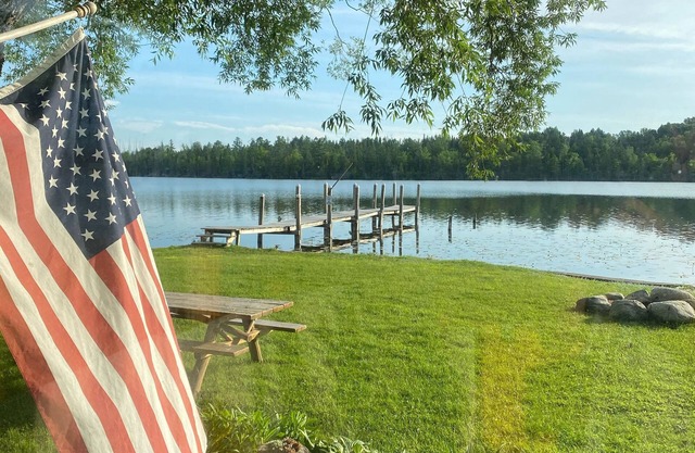 NEUE LAKEFRONT-LISTE - Hiawatha Creek Camp - Zugang zum Torch Lake