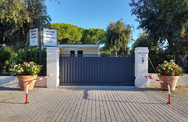 Hibiscus Beach Village - Apartments just a few meters from the beach.
