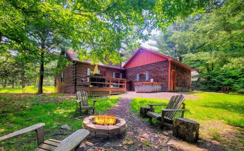 Hickory Cabin by AvantStay Firepit Hot Tub Game Room Great Location