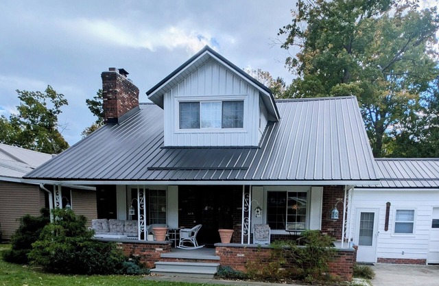 Hidden 4-bedroom Lakeview house in Lexington's Birchwood Nbrhd. <1m to Downtown.