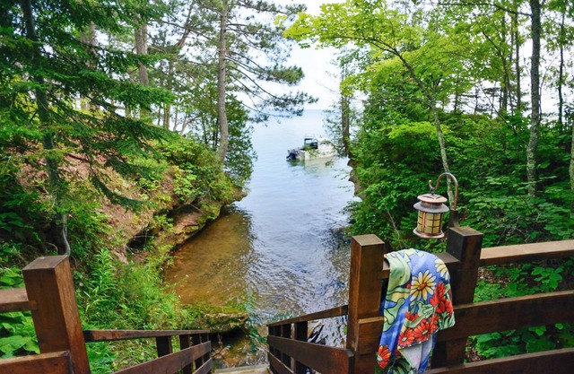 Hidden Cove Washburn Lake Home. Sleeps 6.