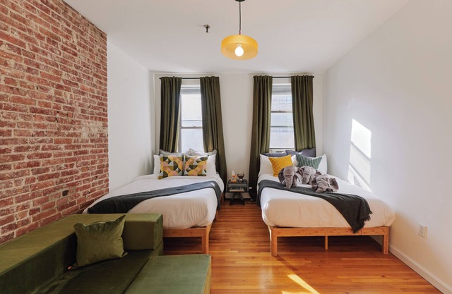 Hidden gem 2-bedroom apartment with WiFi, AC in Hoboken mins to NYC