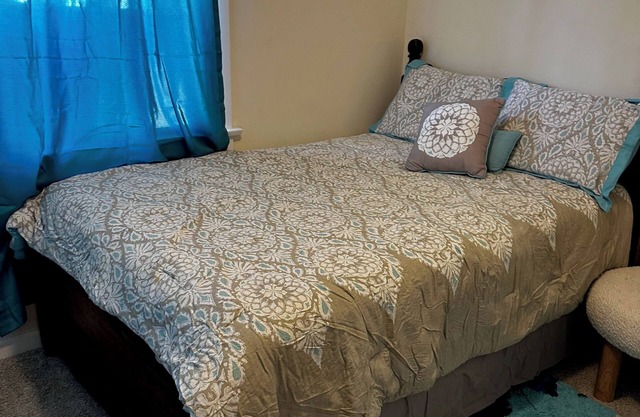 Hidden Gem. Comfy 2 Bedroom Home near NOS Event Center.