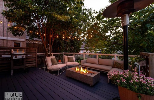 Hidden Gem Home-HotTub-Firetable-King Bed-BBQ -Deck