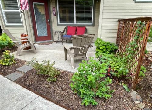 Hidden Gem in SE Boise with hot tub and wood burning fireplace