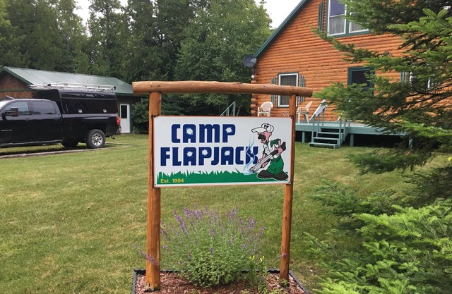 Verstecktes Juwel in der Wildnis der oberen Halbinsel von Michigan (Camp Flapjack)
