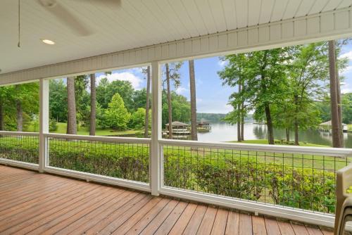 Hidden Gem - Lakefront Home with Private Boat Ramp