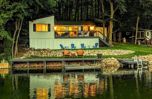 Hidden gem on a private lake - serene, senic and superb!