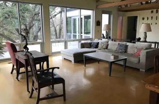 Hidden Gem on the prairie, a house of light and ease