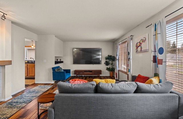 Hidden Gem Top-Floor Unit near Lake Meridian