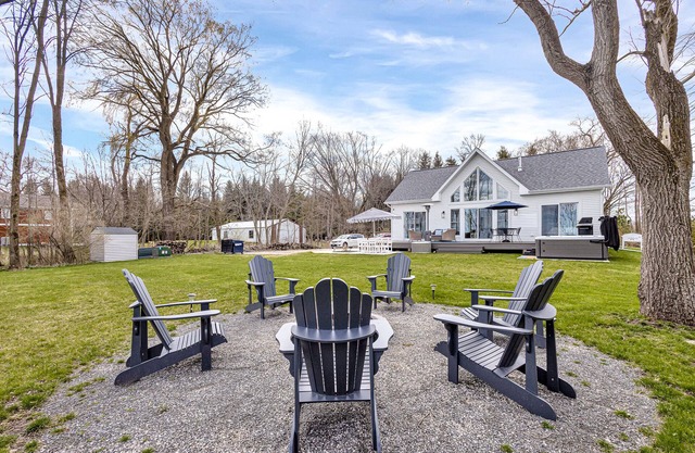 Hidden Haven - Luxury Cottage w/ Hot Tub & Scenic Views