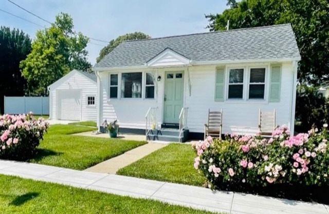 Hidden Hideaway in North Cape May Short Walk To Bay (2 Bedrooms/ 1 Bathroom)