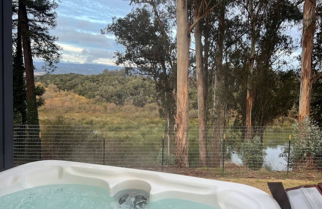 Hidden Lake Cottage With Hot Tub & Views! 20 Mins to Beach