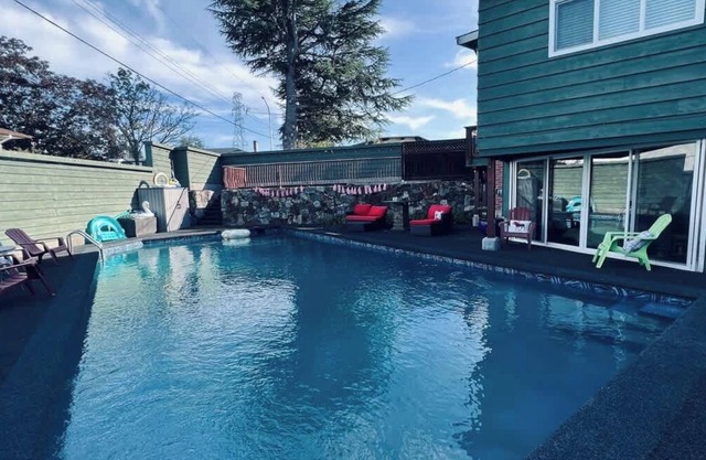 Hidden Oasis, Victoria, BC 2bdrm Suite