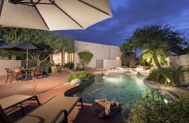 Hibiscus Oasis Intimate 3 BR Startseite / PVT Pool / Jacuzzi / Feuerstelle / Glendale