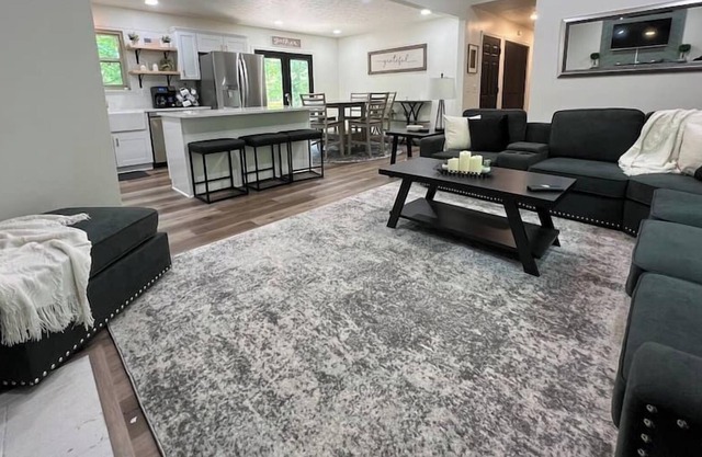 Hidden Pond - 4 bedroom oasis