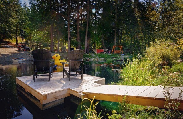 Hidden Pond Gong Suite - Luxury , Pet Friendly, with Hot Tub and Private Beach