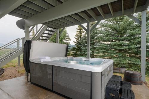 Hidden River Ranch private hot tub, rustic private location