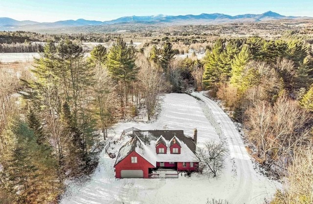Hidden Stowe Gem: Spacious Home on 100 Acres under 20 min drive to Stowe Mt.