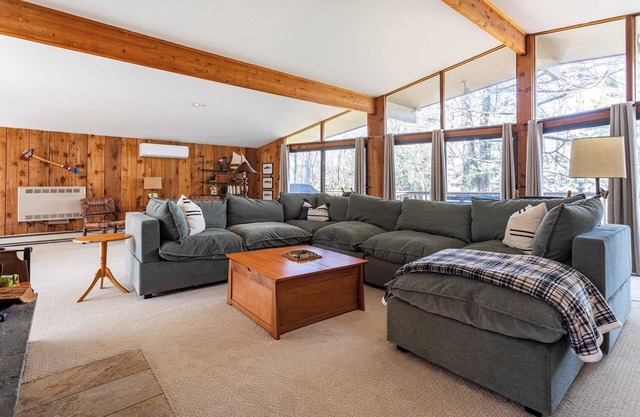 Hidden Treasure Chalet Hot Tub | Game Room