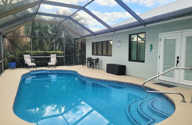 Hidden Treasure with Large Heated Pool near Boat Park