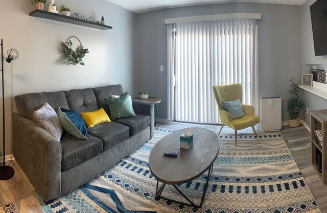 Hidden Two BDR Gem in Middletown w Private Laundry