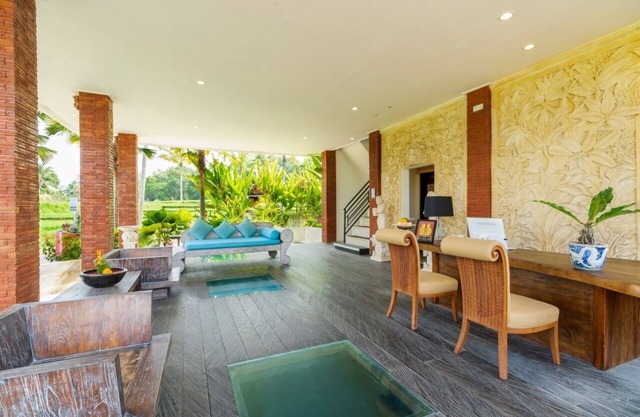 Versteckte Villa, umgeben von üppigen Reisfeldern