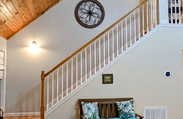 Hidden Woods Cottage - Jamestown, Boat Parking & Pet friendly