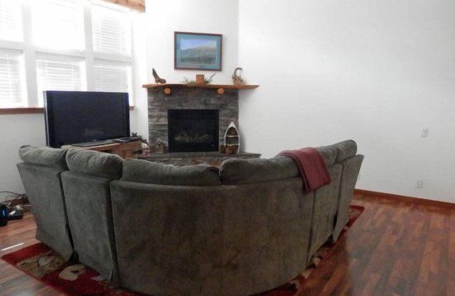 Hideaway Down Canyon #110, End Unit close to June Mtn