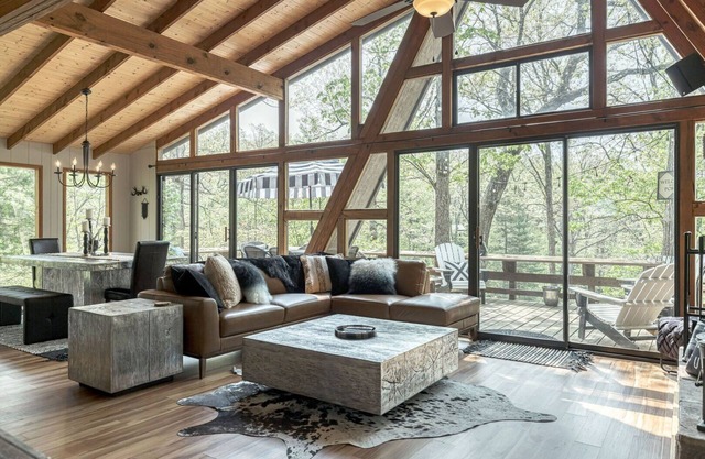 Hideaway Lake Chalet with Hot Tub