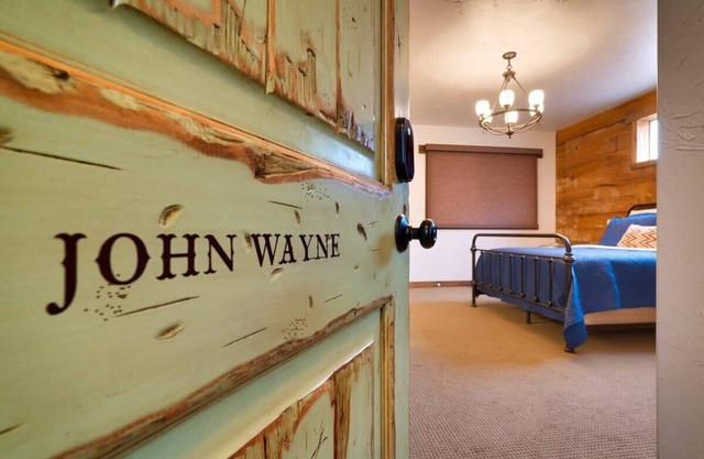 Hideout @ the Rim - John Wayne Suite