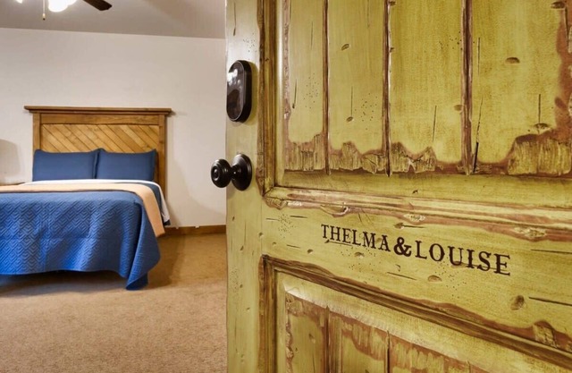 Hideout @ the Rim - Thelma & Louise Suite