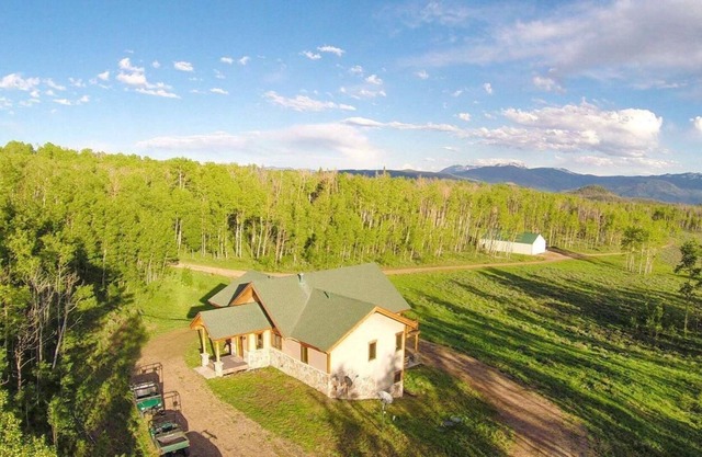 High Country Secluded Off-Grid Lodge/Ranch