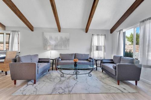 High Desert Dream on the Fairway WiFi Smart TVs