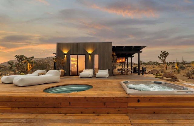 High-Design Serene Escape, 10-Acres, Views, Hot Tub, Soaking Pool · Shadow House