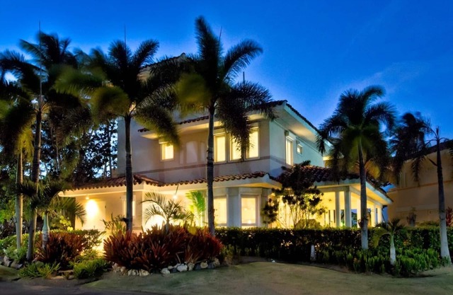 Hochwertiges Familienhaus am Strand im Dorado Beach Resort