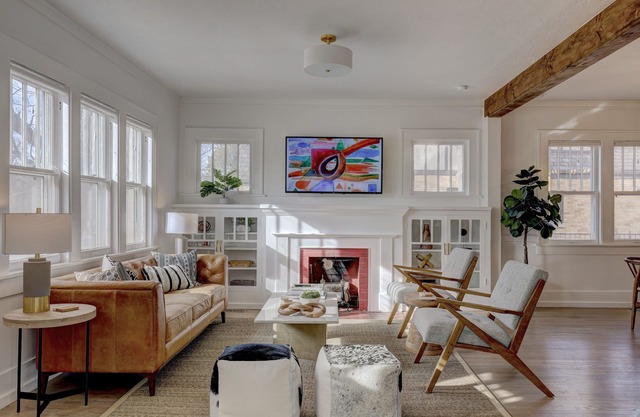 High End Campus Cottage 5 Star - King Bed, 3 Bedrooms, 1.5 Bath, Newly Remodeled