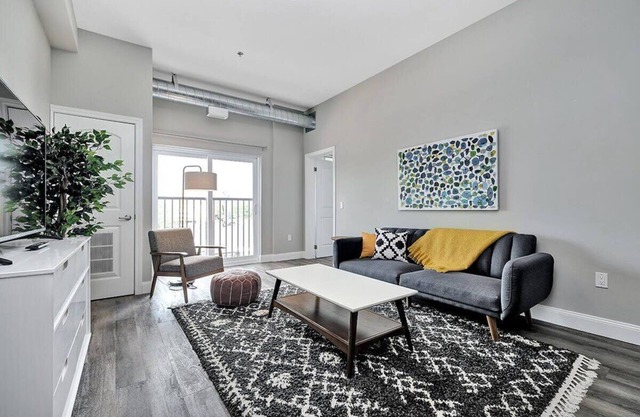 High-end condo downtown Kingston near RMC/Queens