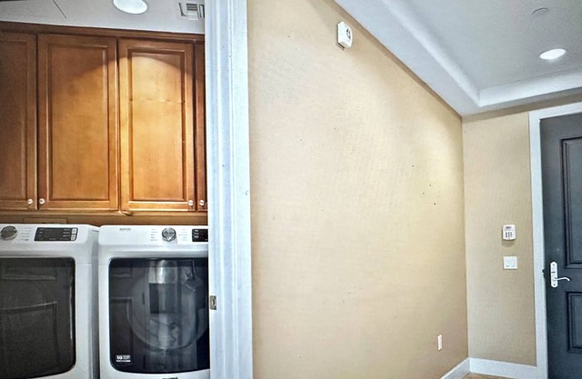 High-end Condo in Luxury Full-Service High-Rise Building