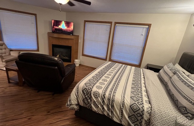 High End King Suite c/w Living room, 2 Fireplaces, 2 Smart TVs, Kitchenette.