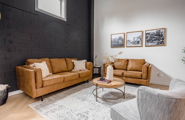 High-end luxurious loft within walking distance to downtown!